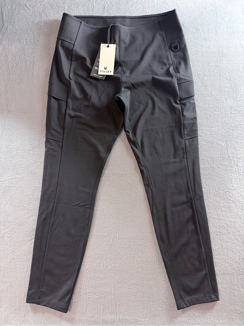 Tilley - Women's Black High-Rise Compact Cargo Legging